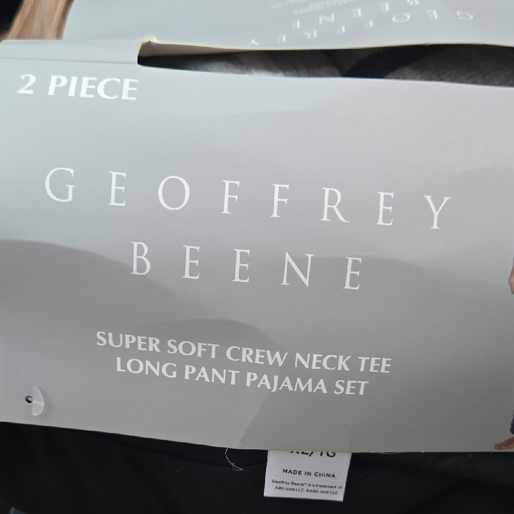 Geoffrey Beene Black Two-Piece Pajama Set